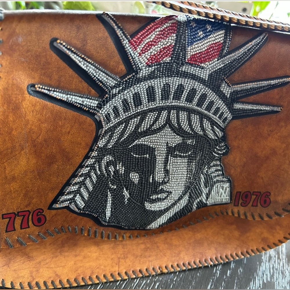 🦅🇺🇸Amazing vintage leather boho Lady Liberty beadwork purse🇺🇸🦅 - Picture 2 of 9